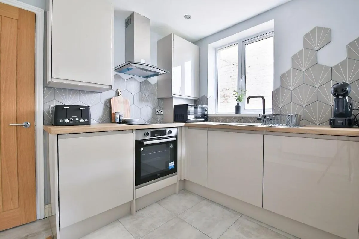 2 Bedroom Stunning Apartment - Sleeps 6 - Central Location Cardiff 0*,  Großbritannien